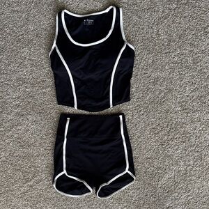 Enerbloom Black and White Sports Bra Set